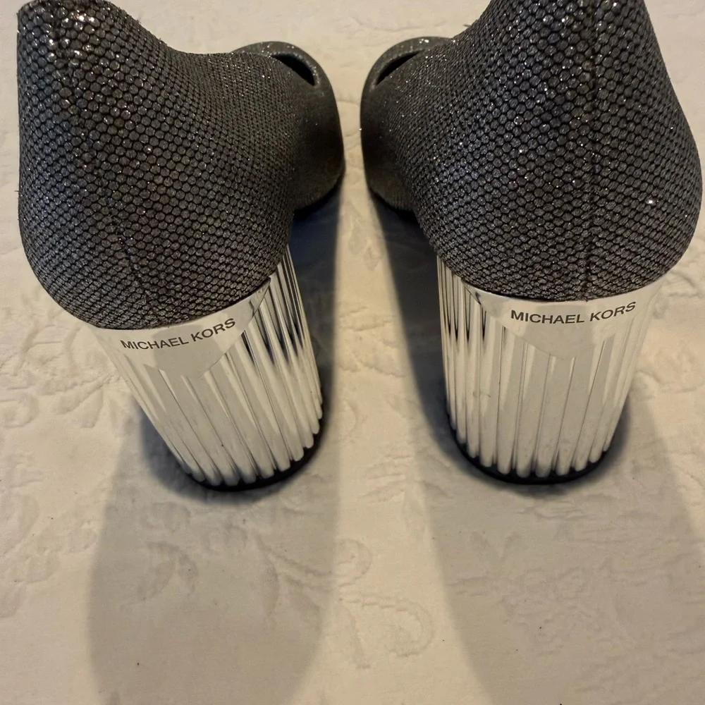 Michael Kors Porter Silver Block Heel Pumps size 8 - Picture 5 of 10